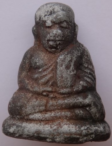 หลวงพ่อเงิน รุ่นเนื้อโลกธาตุแผ่นดินเย็น ปี 37 เคาะเดียว