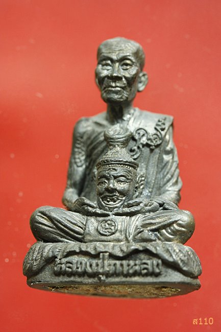 รูปหล่อหลวงปู่กาหลง เขี้ยวแก้ว รุ่นสอง 