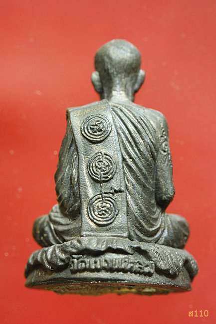 รูปหล่อหลวงปู่กาหลง เขี้ยวแก้ว รุ่นสอง 