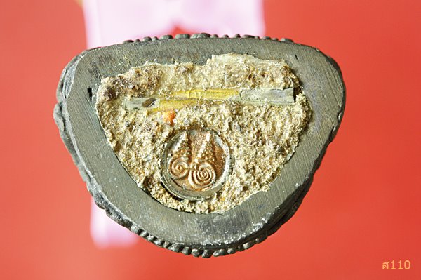 รูปหล่อหลวงปู่กาหลง เขี้ยวแก้ว รุ่นสอง 