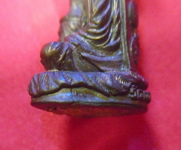 รูปหล่อหลวงปู่กาหลง เขี้ยวแก้ว รุ่นสอง 