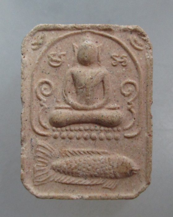 20 บาท พระผงเจริญสุข วัดชุมพลฯ จ อยุธยา  ปลา