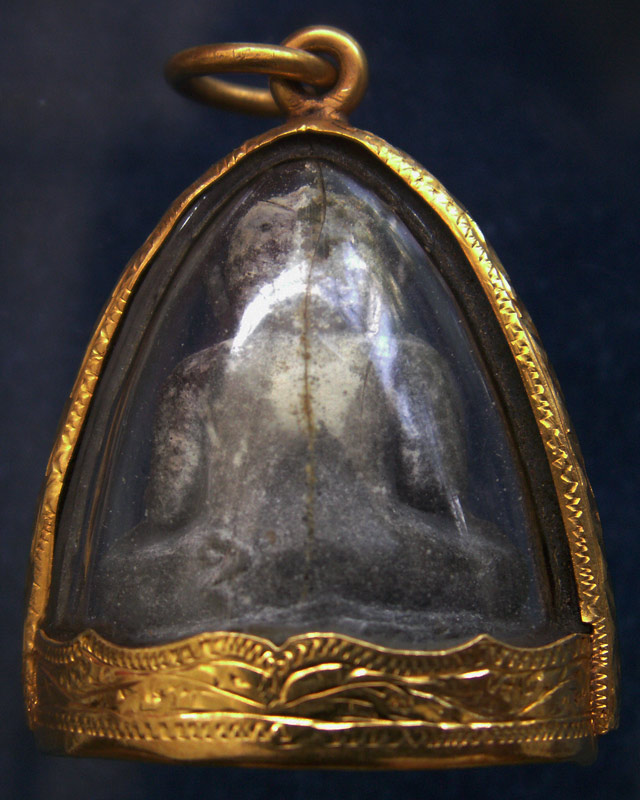 ปิดตาหลวงปู่โต๊ะ วัดประดู่ฉิมพลี พิมพ์ตุ๊กตาเล็ก เนื้อใบลาน พ.ศ. 2521 สวยมากเกศาเยอะ+กระเช้าทอง