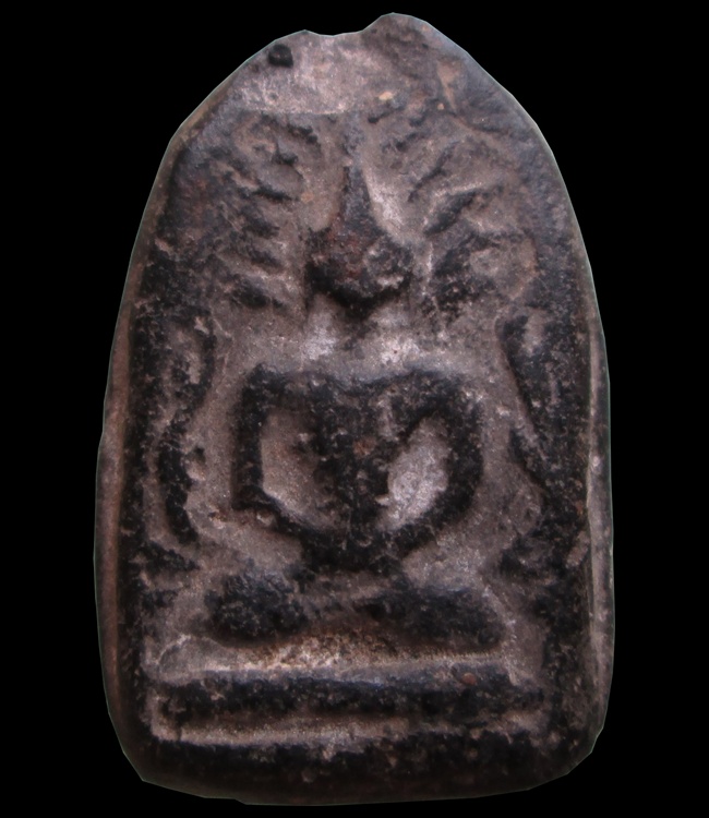 หลวงพ่อเข่ง พิมพ์รัศมี ข้างกนก เนื้อดิน กรุวัดพระพิเรนทร์ กทม. เนื้อดำ หายากครับ เคาะแรกครับ