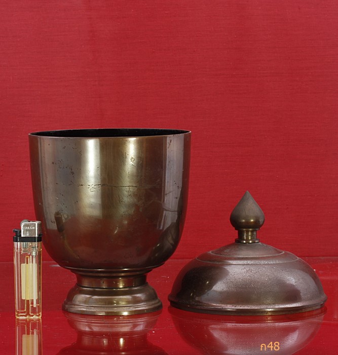 บาตรน้ำมนต์ หลวงพ่อแพ วัดพิกุลทอง จ.สิงห์บุรี