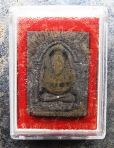 หลวงปู่ทวดเนื้อว่านรุ่น กาญจนาภิเษก๕๐ปี ๒๕๓๙ สวยๆพร้อมกล่องครับ