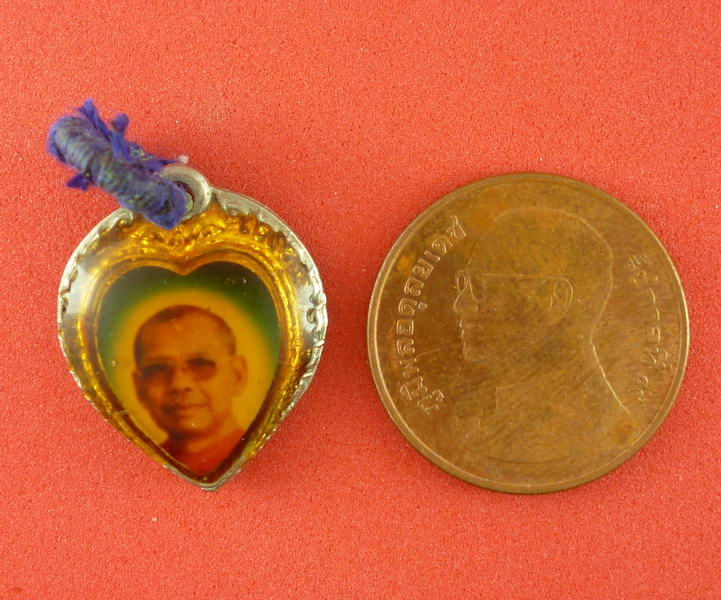 ## เคาะเดียว ## ล็อคเก็ตรูปหัวใจ หลวงพ่อฤาษีลิงดำ หลังยันต์เกาะเพชร