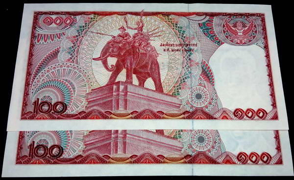 ธนบัตร 100 บาท แบบ 12 ช้างแดง 2 ใบ เลขเรียง 3F 7623503-4