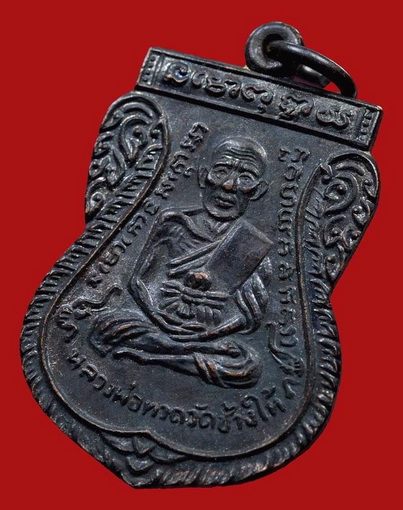 หลวงพ่อทวดหน้าเลื่อน หลังอาจารย์ทิม เสาร์ ๕ ปี ๒๕๒๖ ดำๆ ผิวหิ้ง สวยๆ เบาๆ ครับ