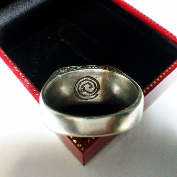 แหวนพระพุทธ หลวงปู่ดู่วัดสะแก ปี2532 ตอกโค๊ด พ.ศ. เนื้อเงิน