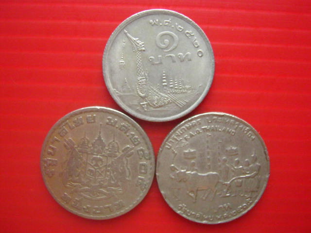 เหรียญ 1 บาท รัชกาลที่ 9 สามเหรียญสามแบบ เคาะเดียว 3เหรียญ