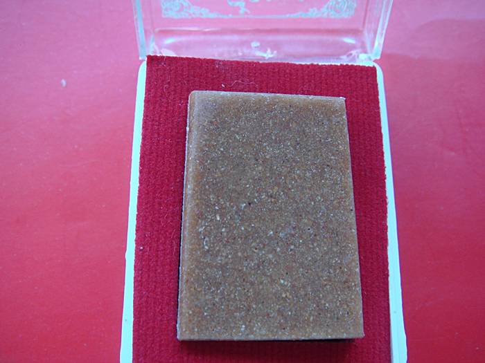 หลวงพ่อโสธร พระผงกระเบื้องหลังคาโบสถ์