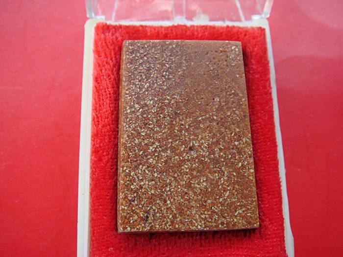 หลวงพ่อโสธร พระผงกระเบื้องหลังคาโบสถ์