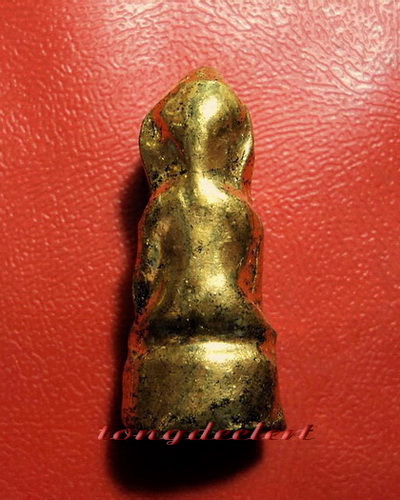 พระบัวเข็มศิลปะมอญพม่า เนื้อครั่งพุทราลงรักปิดทอง ขนาดห้อยคอ สวยมากค่ะ