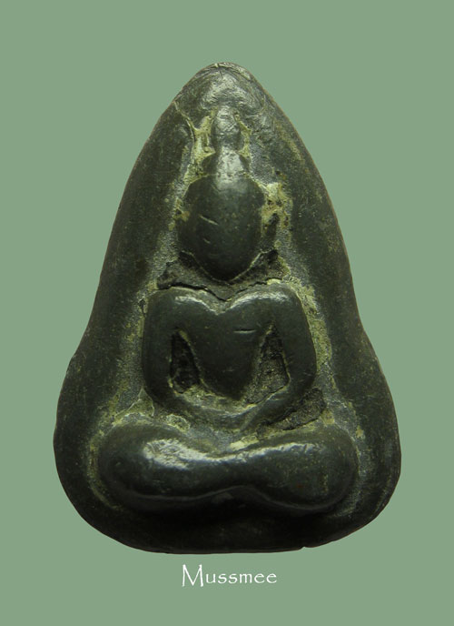 พระกลีบบัวเนื้อตะกัวหลังยันต์ (ลงลักเก่า) หลวงปู่บุญ วัดกลางบางแก้ว ### เคาะเดียว ### 