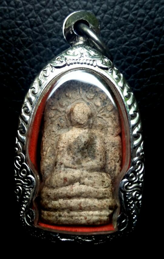 พระคงขาว กรุวัดพระคง จ.ลำพูน หักซ่อม ตามรูปครับ