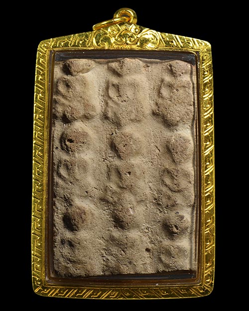 กรุเก่า2522 พระกรุนาดูนตัด9 จ.มหาสารคาม พิมพ์ตุ๊กตา+เลี่ยมทองหนาหนา+บัตรรับรองครับ