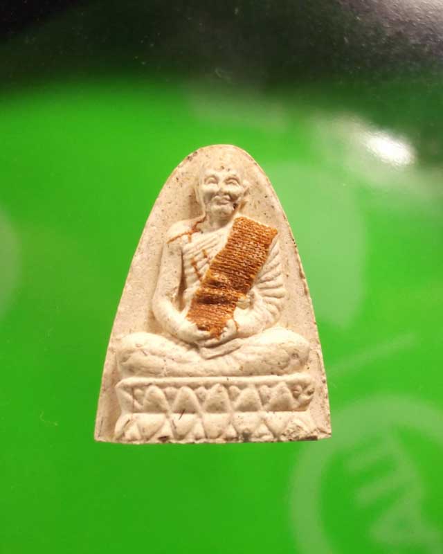 พระผงหลวงพ่อจรัญ วัดอัมพวัน จ.สิงห์บุรี พิมพ์เตารีดเล็ก สวย จีวร มวรสาร เพียบ ครับ