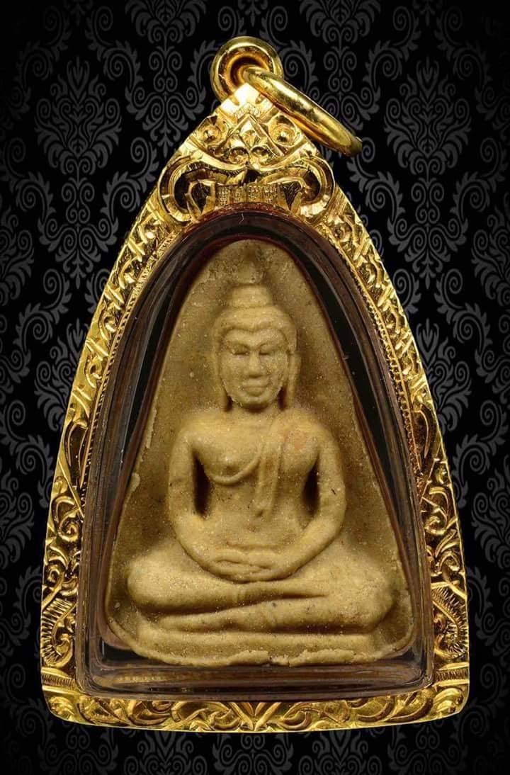 พระชุดของขวัญพิมพ์ประธาน หลวงปู่โต๊ะ ปี 21 เนื้อผงเกษร