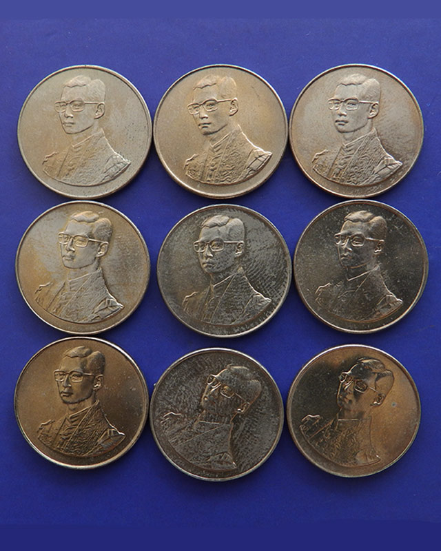 พร้อมกัน 9 เหรียญ เหรียญในหลวง ที่ระลึกเดินการกุศลเทิดพระเกียรติ 5 ธ.ค. 2527 ขนาด 2 ซ.ม.