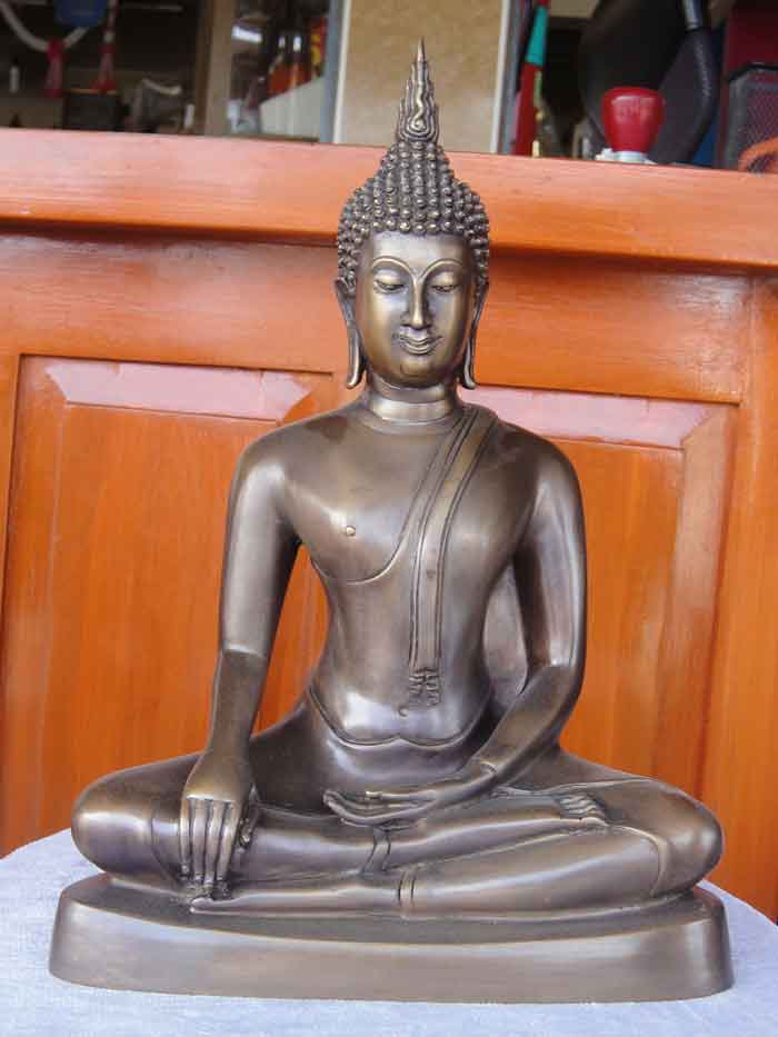 พระบูชาแบบสุโขทัย ปางมารวิชัย 9 นิ้ว ขนาดสูง 12.5 นิ้ว ฐาน 9 นิ้ว เนื้อทองเหลืองรมมันปู ใต้ฐานอุดยัน