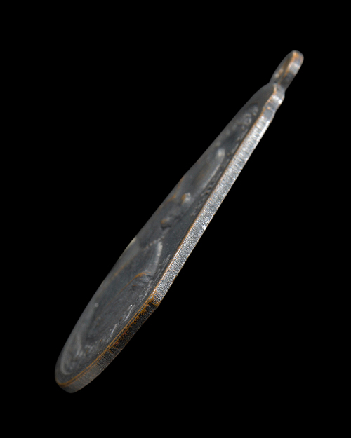 เหรียญมะละกอ หลวงปู่ตื้อ วัดป่าอรัญญวิเวก จ.นครพนม ตอกโค้ด+เลี่ยมทอง+บัตรรับรองครับ