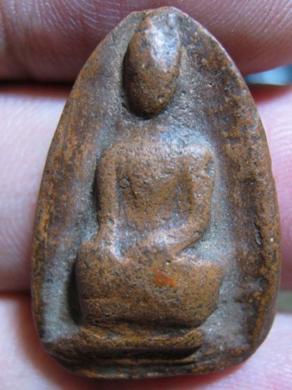 พระสรรค์นั่ง พิมพ์ใหญ่ ฝนขอบเก่า เนื้อดิน จ.ชัยนาท พระเนื้อจัด คลาสสิค