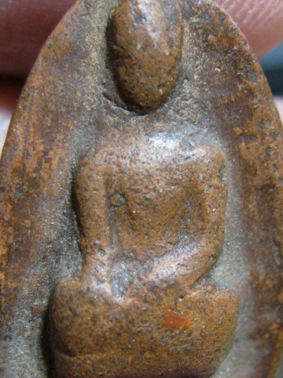 พระสรรค์นั่ง พิมพ์ใหญ่ ฝนขอบเก่า เนื้อดิน จ.ชัยนาท พระเนื้อจัด คลาสสิค