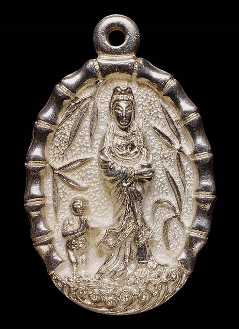 เหรียญเจ้าแม่กวนอิม เนื้อเงิน วัดซับไม้แดง ปี 2518 หลวงปู่โต๊ะ วัดประดู่ฉิมพลี