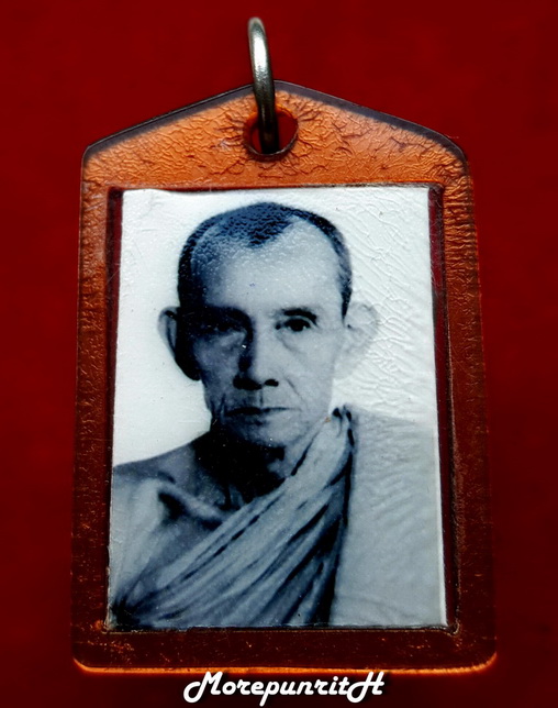 ภาพถ่ายสองหน้า(สีขาวดำ) หลวงพ่อกวย วัดโฆสิตาราม จ.ชัยนาท พร้อมเลี่ยมเดิม