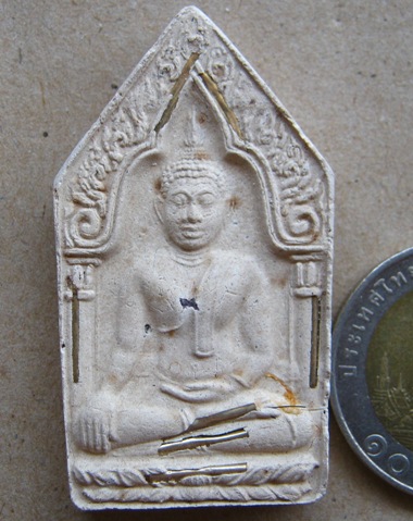 พระขุนแผนหลวงพ่อคูณ รุ่นคูณรวยมหาเสน่ห์ เนื้อผงพุทธคุณ ตะกุดเงิน19ดอก+ฝังพลอย+จีวร ปี2536