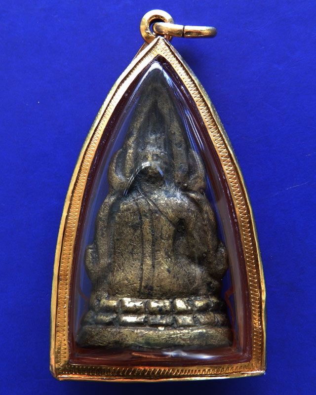 พระพุทธชินราชอินโดจีน พิมพ์สังฆาฎิยาวหน้านาง เนื้อทองผสม มีโค๊ด ปี 2485 เลี่ยมทองยกซุ้มลงยา