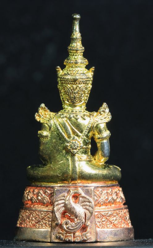 พระแก้วมรกต รุ่น กรมสรรพสามิตรครบ 64 ปี เนื้อ 3 กษัตริย์ พ.ศ.2539 พร้อมกล่องเดิมๆ