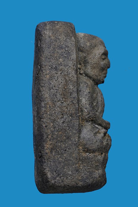 8500 หลวงปู่ทวดเนื้อว่าน(เนื้อเทา) ปี 24 พิมพ์พระรอด (เลี่ยมทอง)