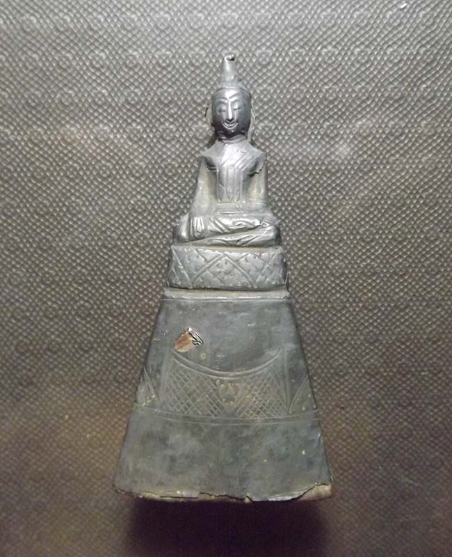 พระบูชาบุเงิน สมัยอยุธยา ขนาดประมาณ 2x4 นิ้ว
