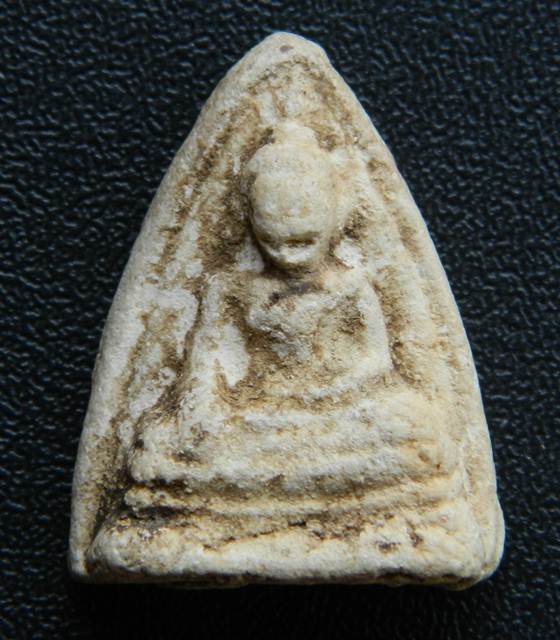 พระเนือผง พิมพ์หลวงพ่อโต พิมพ์เล็ก กรุวัดหลักสี่ราฎร์สโมสร สมุทรสาคร ปี 2500