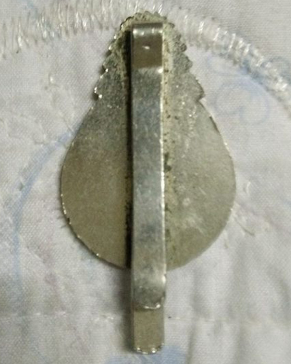 แหนบรุ่นแรกลพ.ฤๅษีลิงดำ กะไหล่เงิน