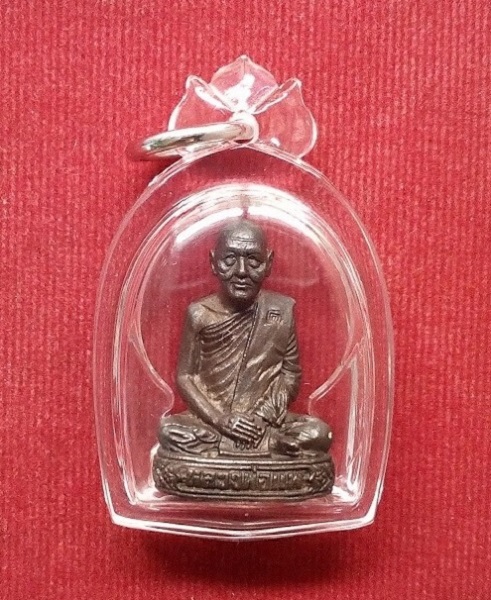 รูปหล่อลอยองค์ หลวงพ่อแพ วัดพิกุลทอง เนื้อนวะโลหะ พิมพ์ใหญ่ ปี35...เคาะเดียวแดง...