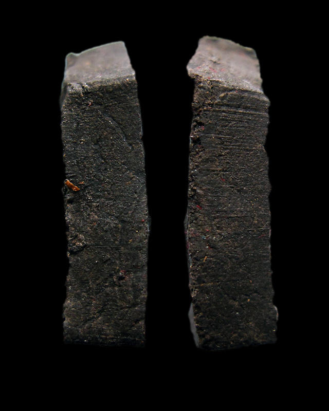 พระขุนแผนเนื้อผง รุ่นมงคลมหาเศรษฐี หลวงปู่บัว ถามโก พิมพ์เล็ก ฝังตระกรุดทองแดง พ.ศ. ๒๕๕๕