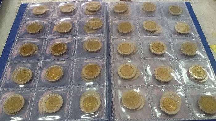  ชุดเหรียญกษาปณ์สองสี ที่ระลึกในหลวงวาระต่างๆ ครบทั้ง62วาระพร้อมสมุดสะสม สภาพสวยครับ