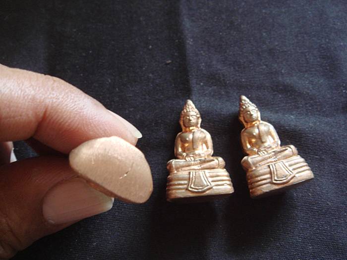 หลวงพ่อโสธร รุ่นสำเร็จทุกสิ่ง 3 กล่องครับ