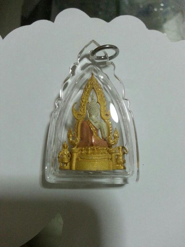 พระพุทธชินราช ภปร เนื้อเงินสามกษัตริย์พิมพ์ใหญ่ 1/2 นิ้ว โครงการ "เพราะแผ่นดินนี้ คือแผ่นดินเกิด"   