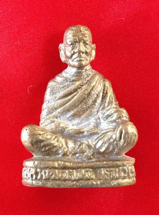 รูปหล่อหลวงพ่อลออ รุ่นการบินไทย และเหรียญมหาลาภหลวงพ่อลออ เนื้อเงิน รวม 2 องค์ (เคาะเดียว)