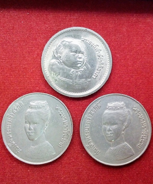 เหรียญกษาปณ์ ราคา5บาท 3เหรียญ เหรียญสมเด็จพระราชินี FAO 2เหรียญ+เหรียญพระองค์ภา...เคาะเดียวแดง...
