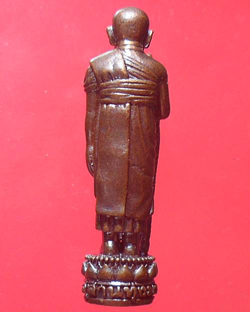 รูปหล่อยืน หลวงปู่หงษ์ วัดเพชรบุรี (สุสานทุ่งมน) สุรินทร์
