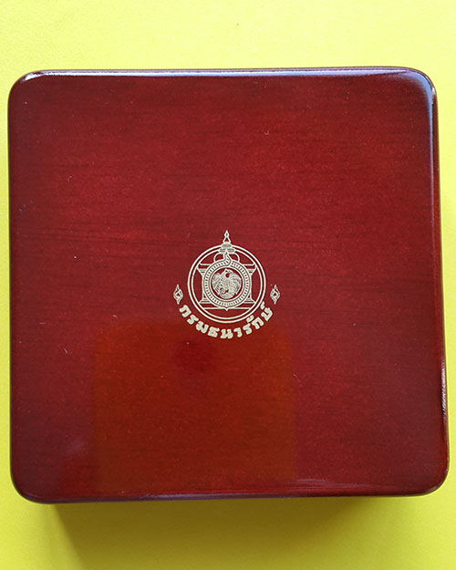 เหรียญกษาปณ์ชนิดราคา 800 บาท ในหลวงรัชกาลที่ 9 รางวัลผู้นำโลกด้านทรัพย์สินทางปัญญา ปี 2551