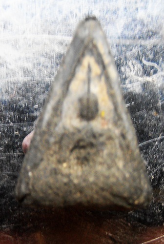 พระพิจิตรพิมพ์สามเหลี่ยมเนื้อชินเงิน ครับ