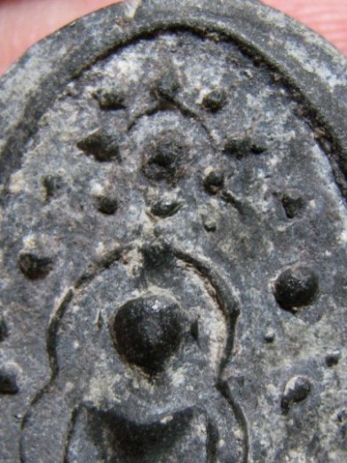 พระพิมพ์บัวเล็บช้าง เนื้อดิน กรุวัดชนะสงคราม กรุงเทพฯ สภาพพอใช้ มาพร้อมบัตรรับรอง