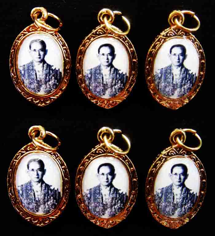 ***เริ่มที่ 10 บาท***ล็อกเก็ตพระบรมฉายาลักษณ์ ร.9 ขนาด 27 x 17 ม.ม.สวยตามรูป ยกชุด 6 องค์