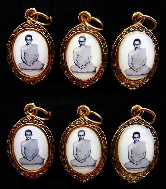 ***เริ่มที่ 10 บาท***ล็อกเก็ตพระบรมฉายาลักษณ์ ร.9 ขนาด 27 x 17 ม.ม.สวยตามรูป ยกชุด 6 องค์